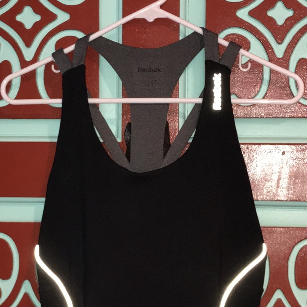NWOT Reebok Running Tank Size L Black & Grey - Picture 3 of 10